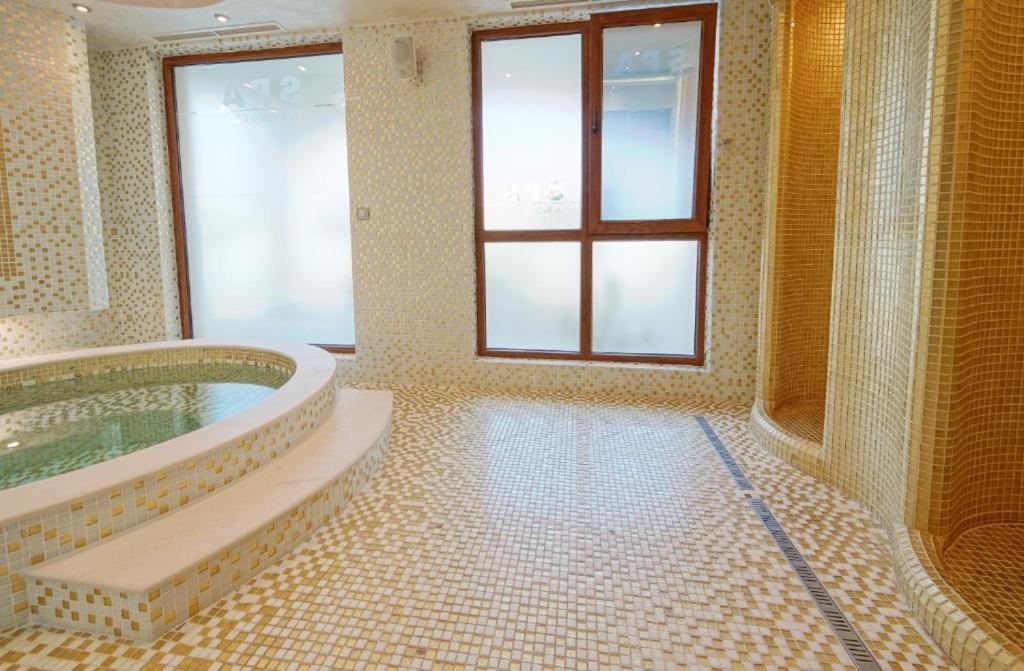 Aparthotel Monte Carlo Słoneczny Brzeg Zewnętrze zdjęcie